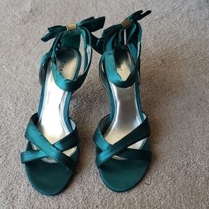 Fioni emerald green healed sandals